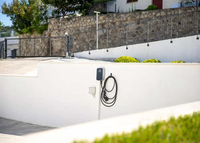 Apartment Veronica With Pool First Line At Sea Palit