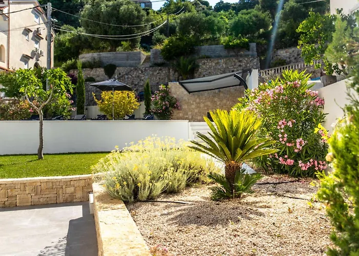 Veronica With Pool First Line At Sea Apartment *