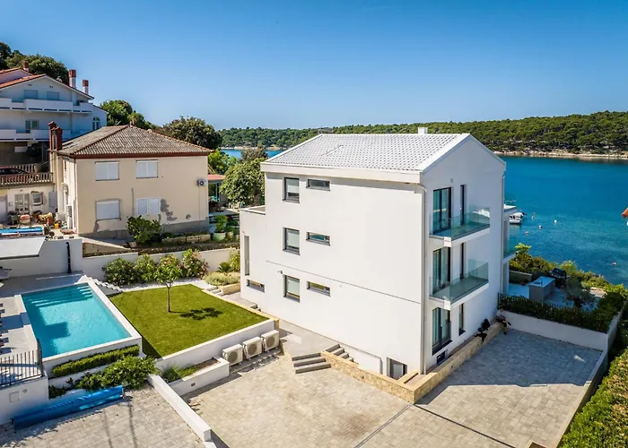 Apartment Veronica With Pool First Line At Sea