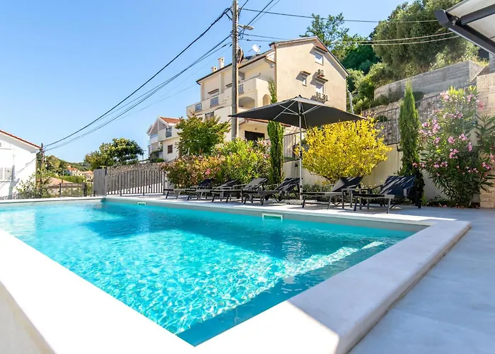 Veronica With Pool First Line At Sea Apartment *