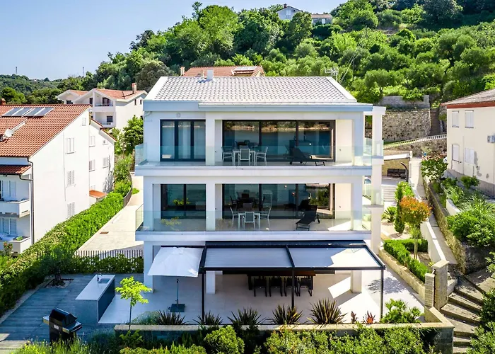 Veronica With Pool First Line At Sea Apartment Palit