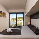 Apartmán Veronica With Pool First Line At Sea New Translation