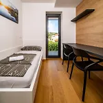 Apartmán Veronica With Pool First Line At Sea New Translation