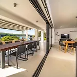 Apartmán Veronica With Pool First Line At Sea New Translation