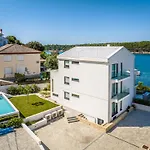 Apartmán Veronica With Pool First Line At Sea