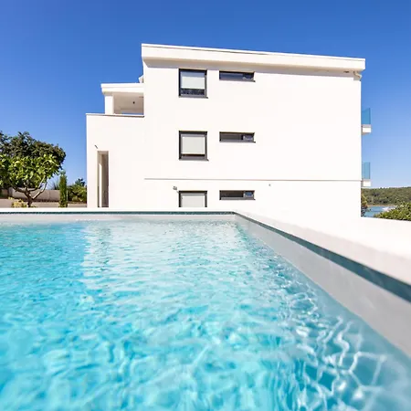 Veronica With Pool First Line At Sea New Translation