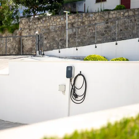 Apartmán Veronica With Pool First Line At Sea New Translation