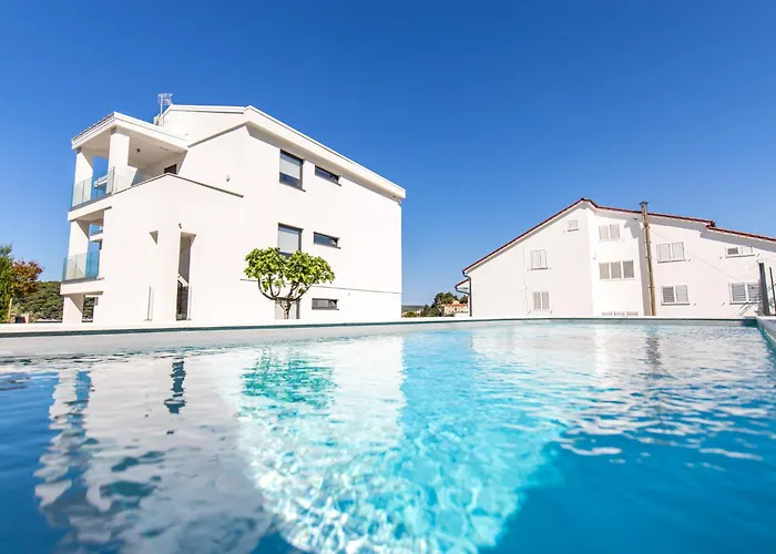 Lejlighed Veronica With Pool First Line At Sea *